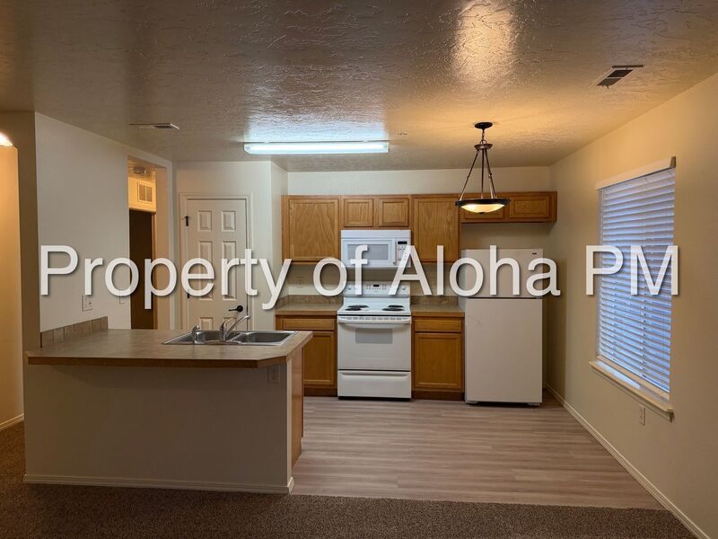 Comfy 2 Bedroom 2 Bathroom off of Pine in Meridian! property image
