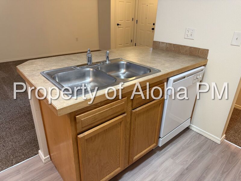 Comfy 2 Bedroom 2 Bathroom off of Pine in Meridian! property image