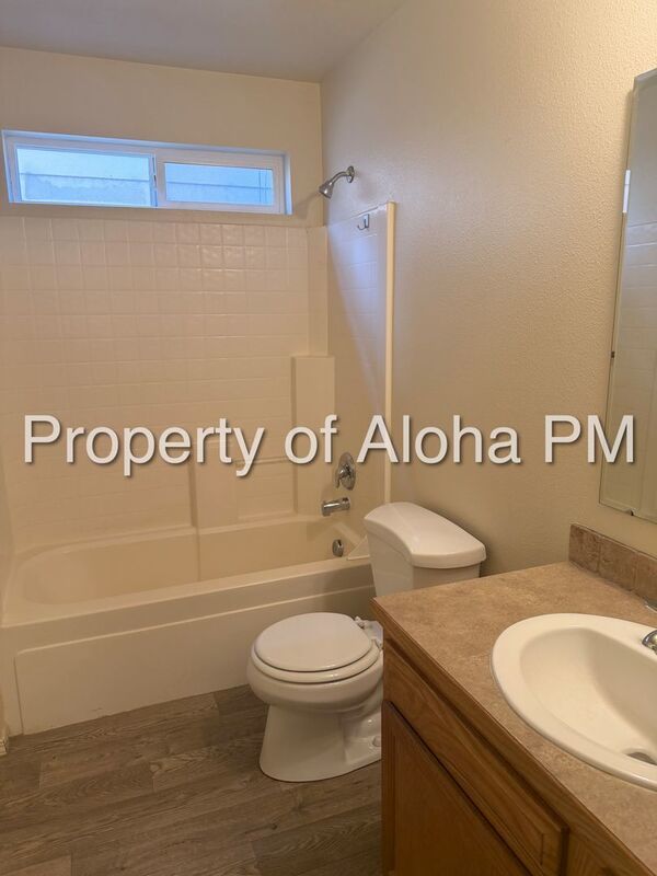 Large 3 Bedroom 2 Bathroom off of Pine & Linder in Meridian! property image