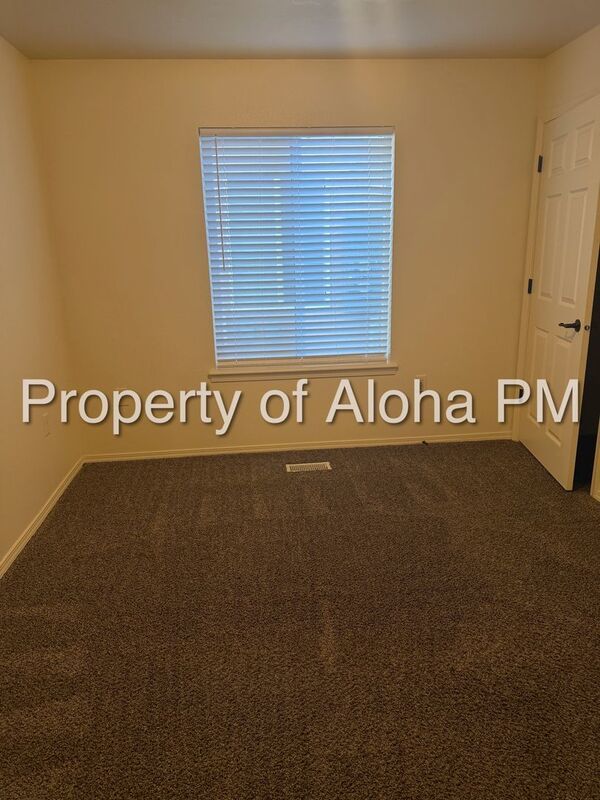 Large 3 Bedroom 2 Bathroom off of Pine & Linder in Meridian! property image
