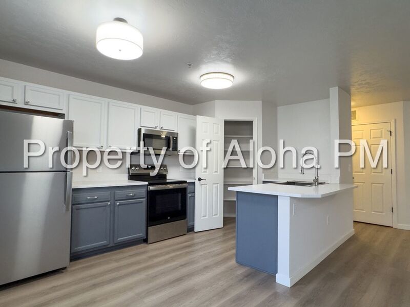 Large 3 Bedroom 2 Bathroom off of Pine in Meridian! property image