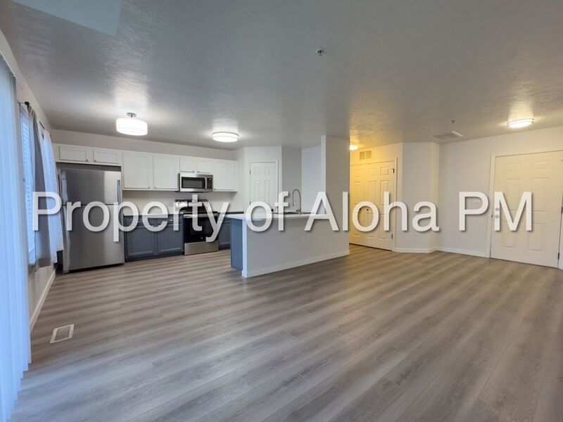 Large 3 Bedroom 2 Bathroom off of Pine in Meridian! property image