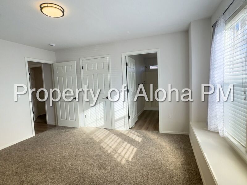 Large 3 Bedroom 2 Bathroom off of Pine in Meridian! property image