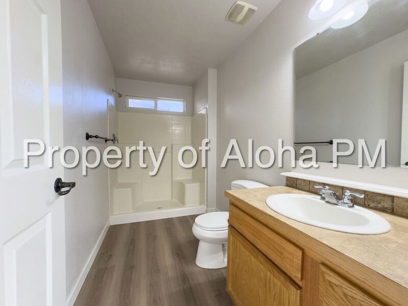 Large 3 Bedroom 2 Bathroom off of Pine in Meridian! property image