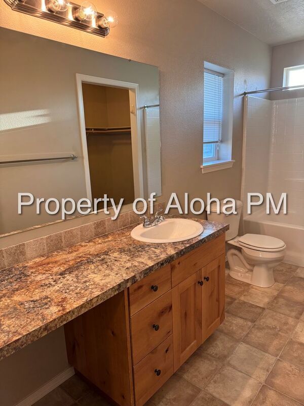 Newer Built 3 Bedroom 2 Bath Off Of Pine in Meridian! property image