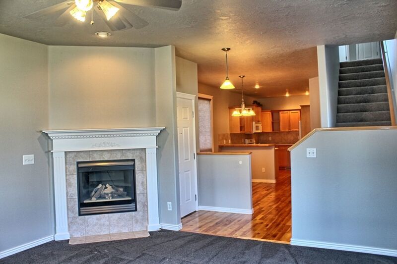 Charming 3 Bedroom Home with Fireplace & Spacious Backyard! property image