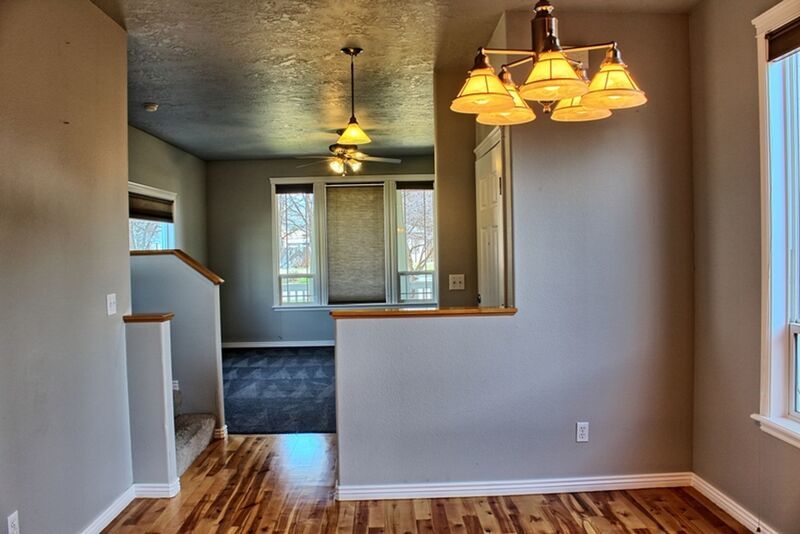 Charming 3 Bedroom Home with Fireplace & Spacious Backyard! property image