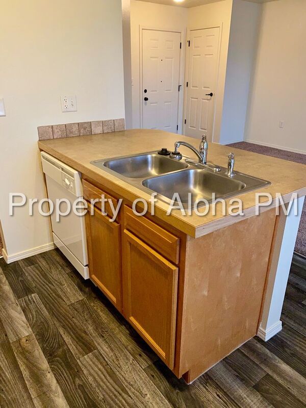 Comfy 2 Bedroom 2 Bathroom off of Pine in Meridian! property image