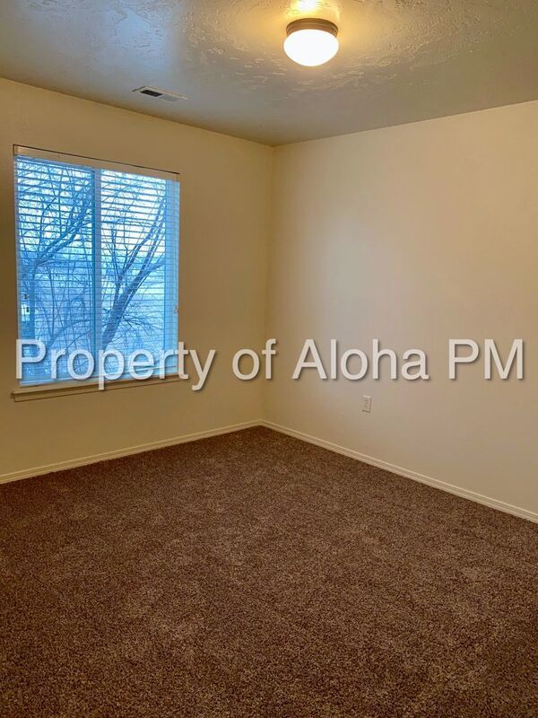 Comfy 2 Bedroom 2 Bathroom off of Pine in Meridian! property image
