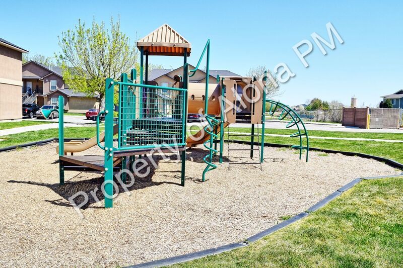 Comfy 2 Bedroom 2 Bathroom off of Pine in Meridian! property image