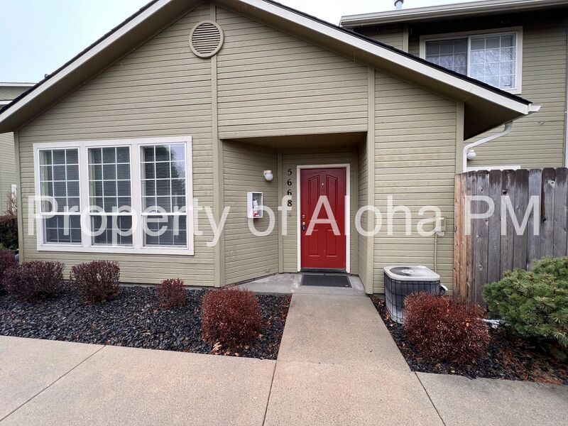 Cozy 2 Bedroom off of State! property image