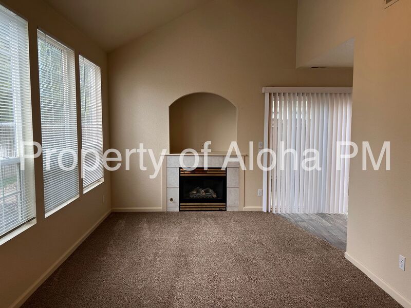 Cozy 2 Bedroom off of State! property image