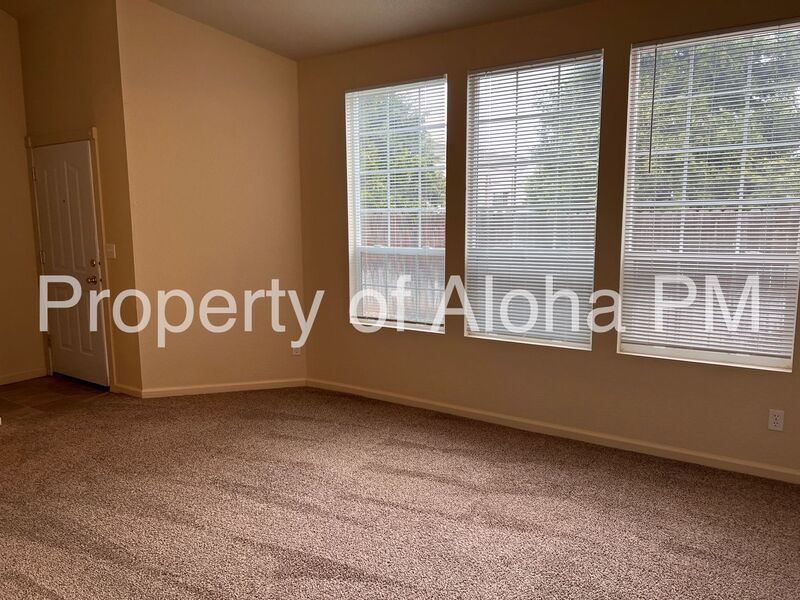 Cozy 2 Bedroom off of State! property image