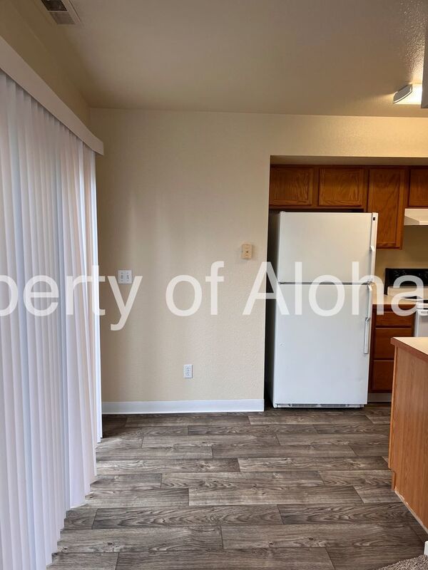 Cozy 2 Bedroom off of State! property image