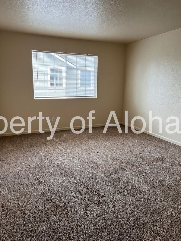 Cozy 2 Bedroom off of State! property image