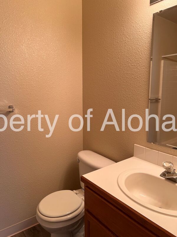 Cozy 2 Bedroom off of State! property image