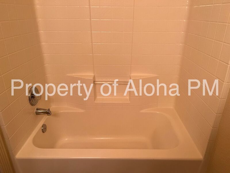 Cozy 2 Bedroom off of State! property image