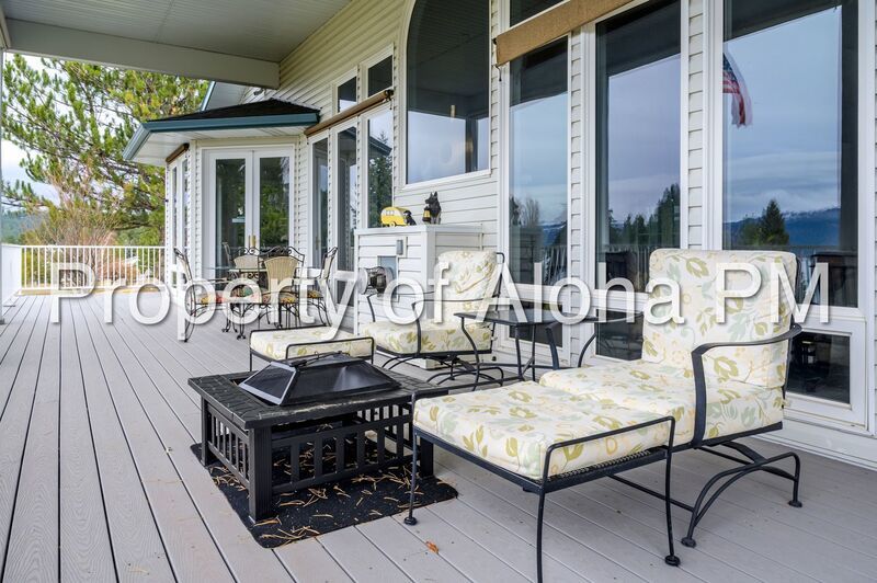 Stunning Golf Course & Water View Home in Cascade – Flexible Furnishing Options! property image