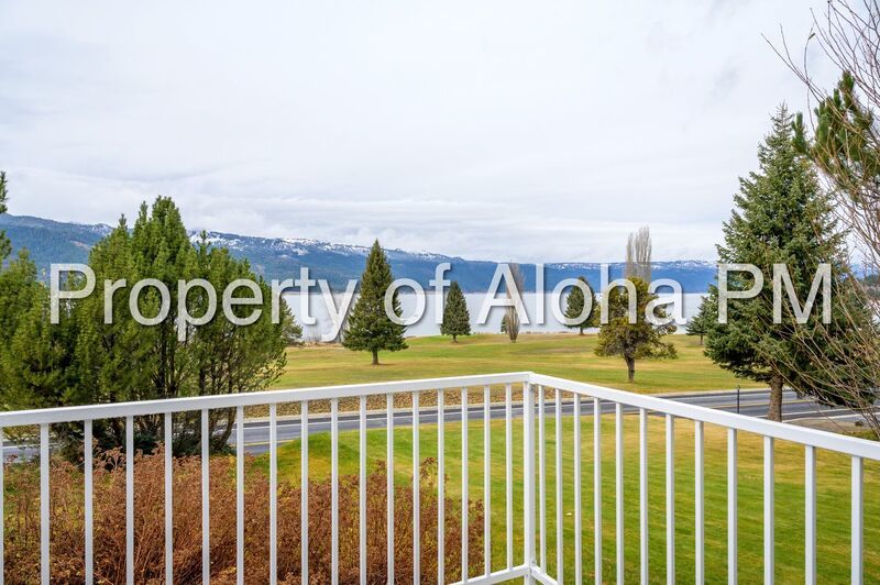 Stunning Golf Course & Water View Home in Cascade – Flexible Furnishing Options! property image