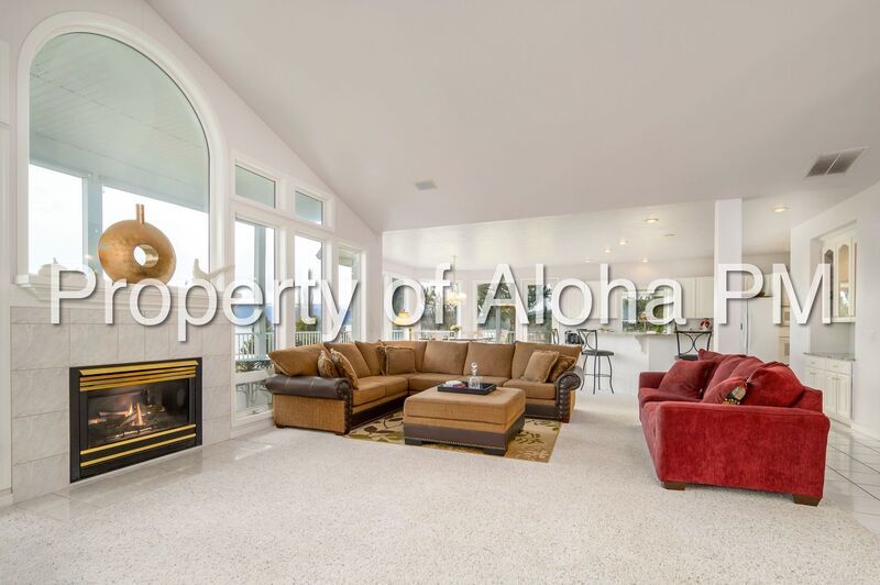 Stunning Golf Course & Water View Home in Cascade – Flexible Furnishing Options! property image