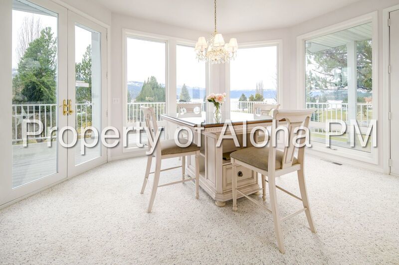 Stunning Golf Course & Water View Home in Cascade – Flexible Furnishing Options! property image