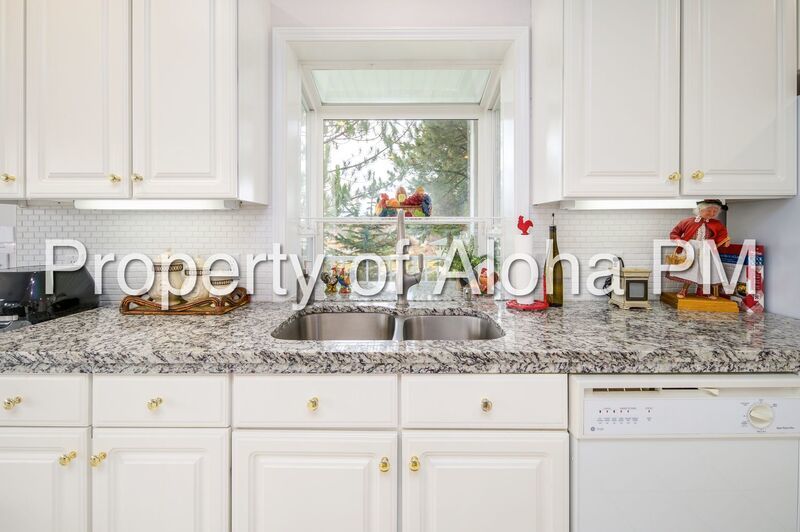 Stunning Golf Course & Water View Home in Cascade – Flexible Furnishing Options! property image