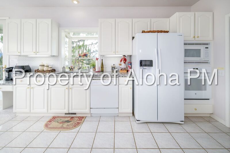 Stunning Golf Course & Water View Home in Cascade – Flexible Furnishing Options! property image