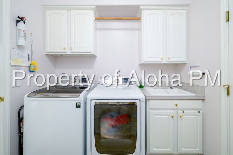 Stunning Golf Course & Water View Home in Cascade – Flexible Furnishing Options! property image