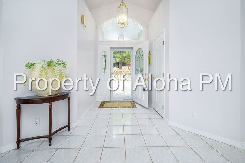 Stunning Golf Course & Water View Home in Cascade – Flexible Furnishing Options! property image