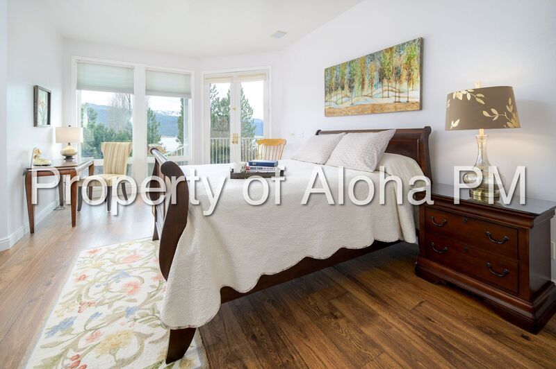 Stunning Golf Course & Water View Home in Cascade – Flexible Furnishing Options! property image