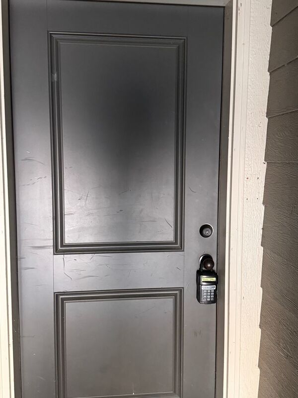 Conveniently located 2 bed 2 bath near the freeway! property image