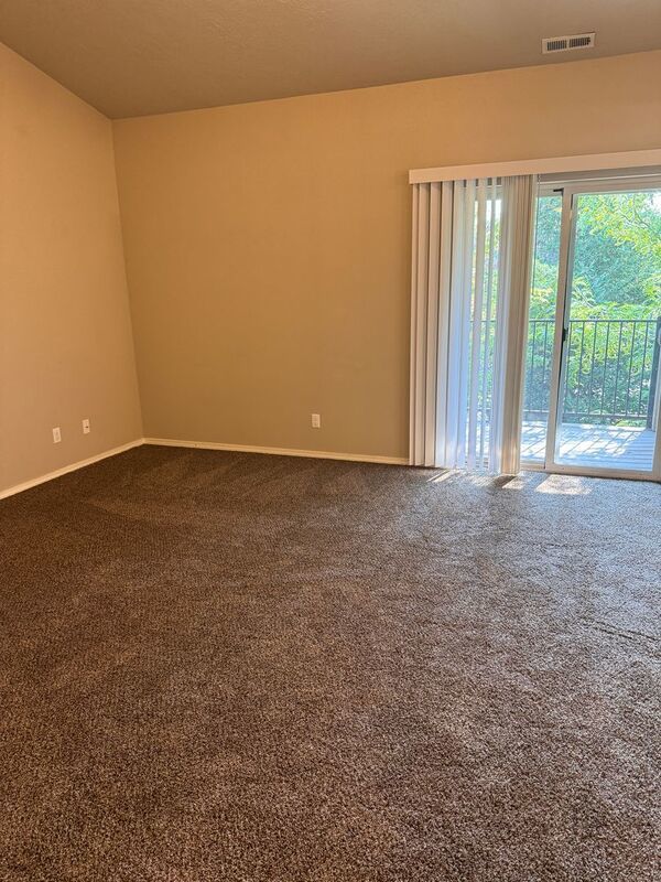 Conveniently located 2 bed 2 bath near the freeway! property image