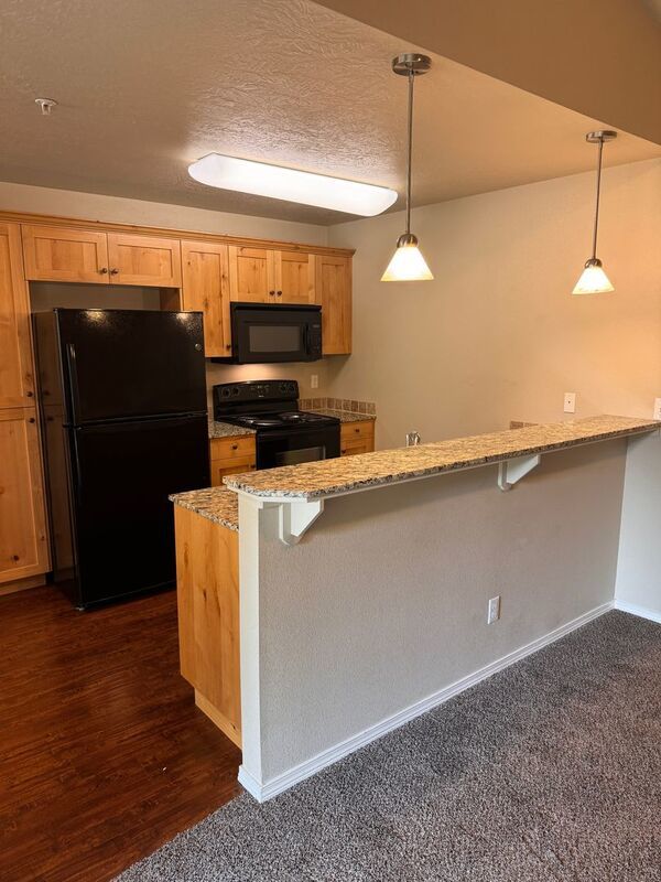 Conveniently located 2 bed 2 bath near the freeway! property image