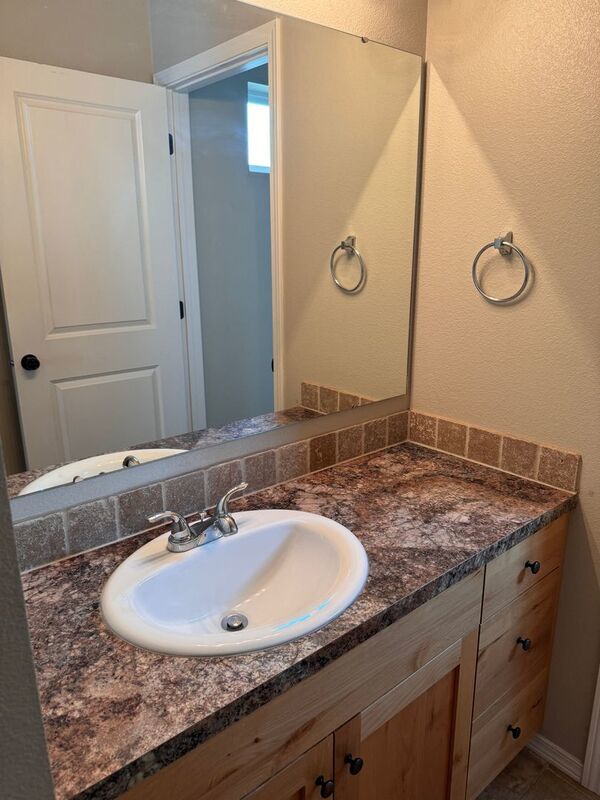 Conveniently located 2 bed 2 bath near the freeway! property image