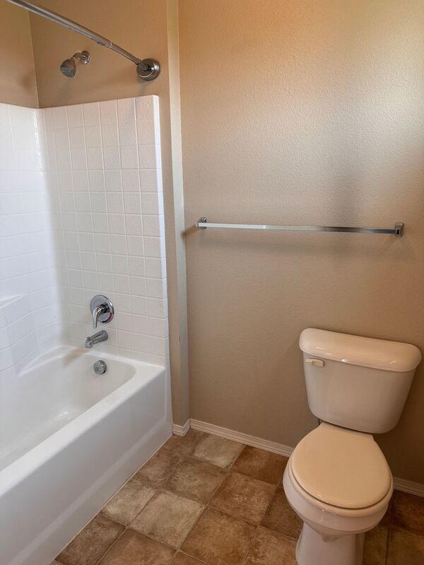 Conveniently located 2 bed 2 bath near the freeway! property image