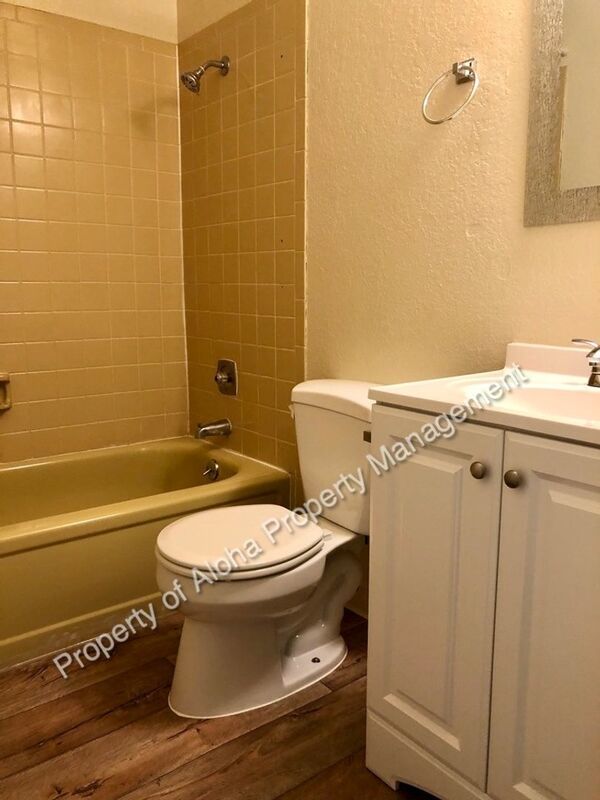 2 Bed 1 Bath Duplex off 5 Mile!! property image