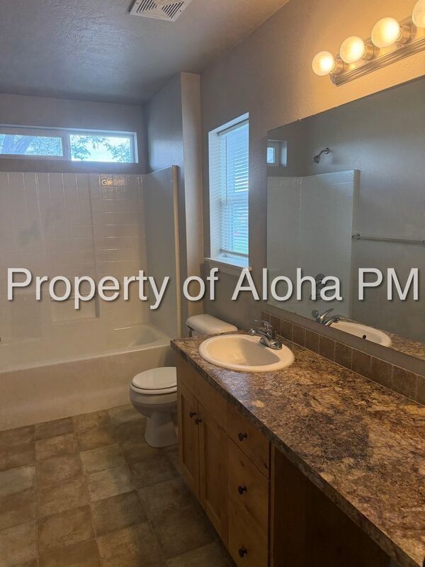 Nice 3 Bedroom 2 Bath Off Of Pine in Meridian! property image