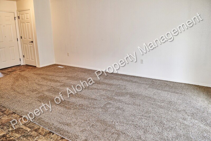 Roomy 3 Bedroom 2 Bathroom off of Pine in Meridian! property image