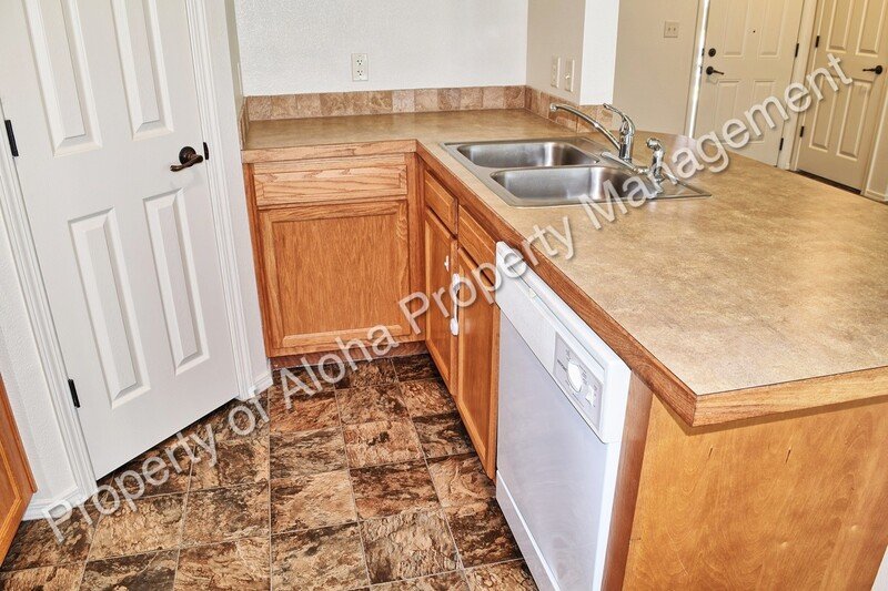 Roomy 3 Bedroom 2 Bathroom off of Pine in Meridian! property image