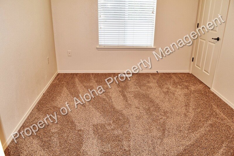 Roomy 3 Bedroom 2 Bathroom off of Pine in Meridian! property image