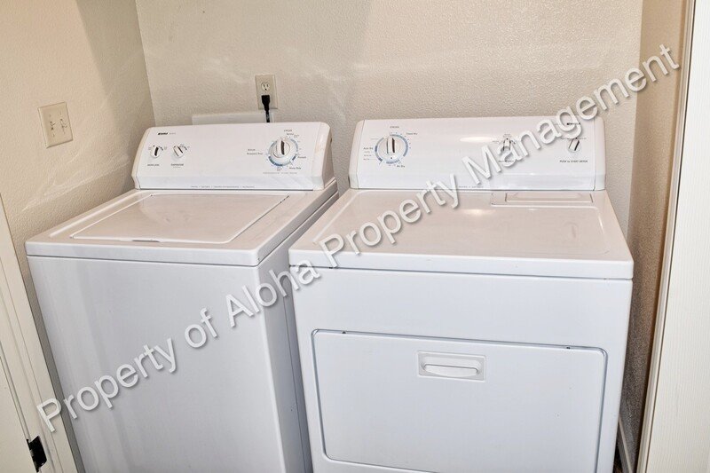 Roomy 3 Bedroom 2 Bathroom off of Pine in Meridian! property image