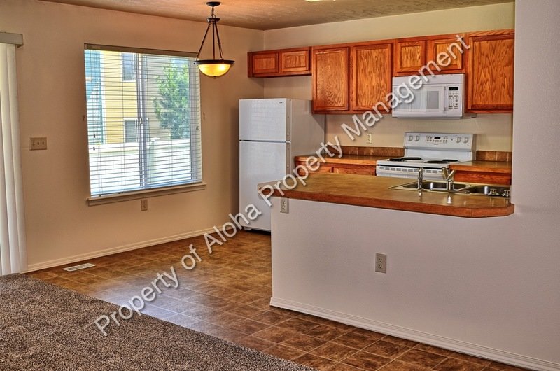 Large 3 Bedroom 2 Bathroom off of Pine in Meridian! property image