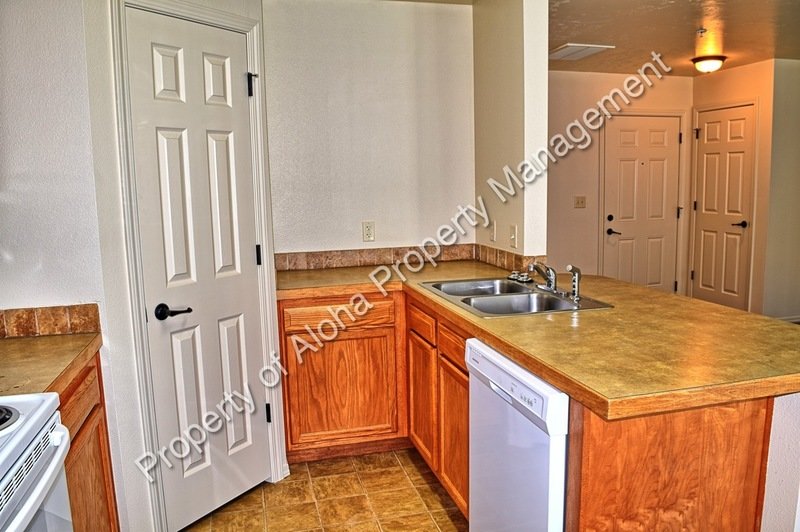 Large 3 Bedroom 2 Bathroom off of Pine in Meridian! property image