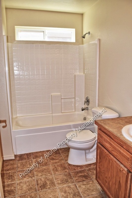 Large 3 Bedroom 2 Bathroom off of Pine in Meridian! property image