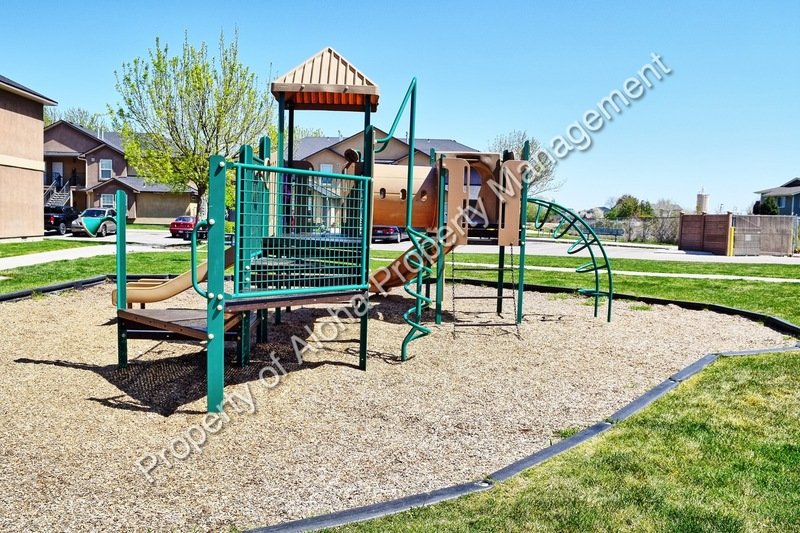 Large 3 Bedroom 2 Bathroom off of Pine in Meridian! property image