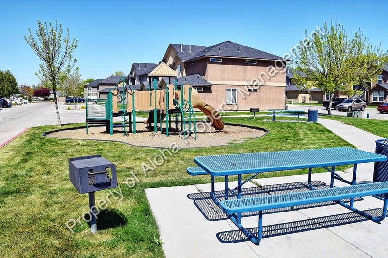 Large 3 Bedroom 2 Bathroom off of Pine in Meridian! property image