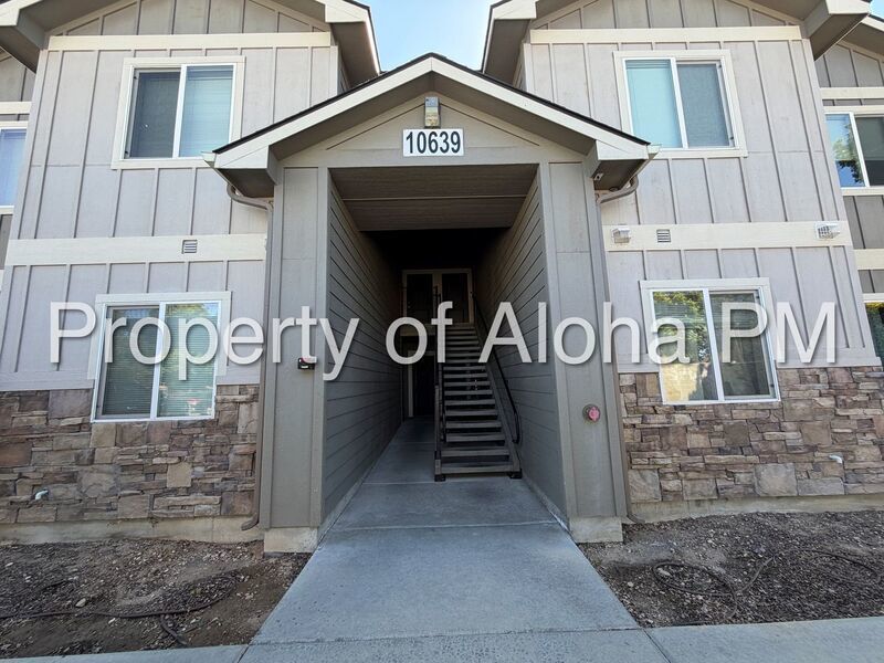 Conveniently located 2 bed 2 bath near the freeway! property image