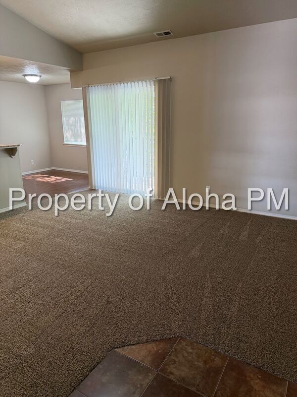 Conveniently located 2 bed 2 bath near the freeway! property image