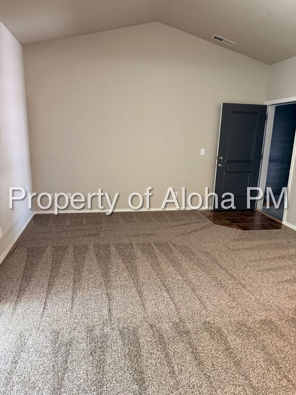 Conveniently located 2 bed 2 bath near the freeway! property image