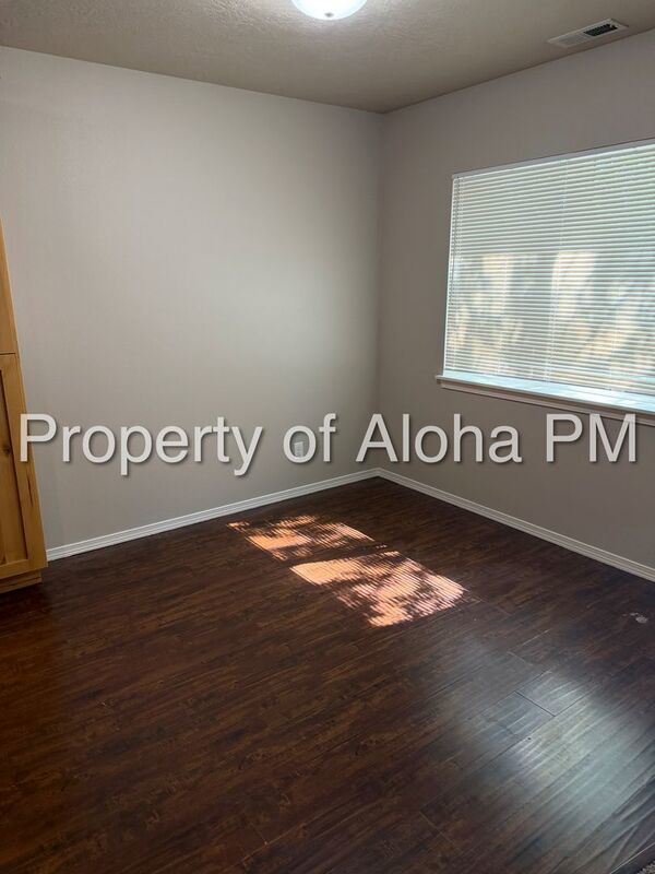 Conveniently located 2 bed 2 bath near the freeway! property image